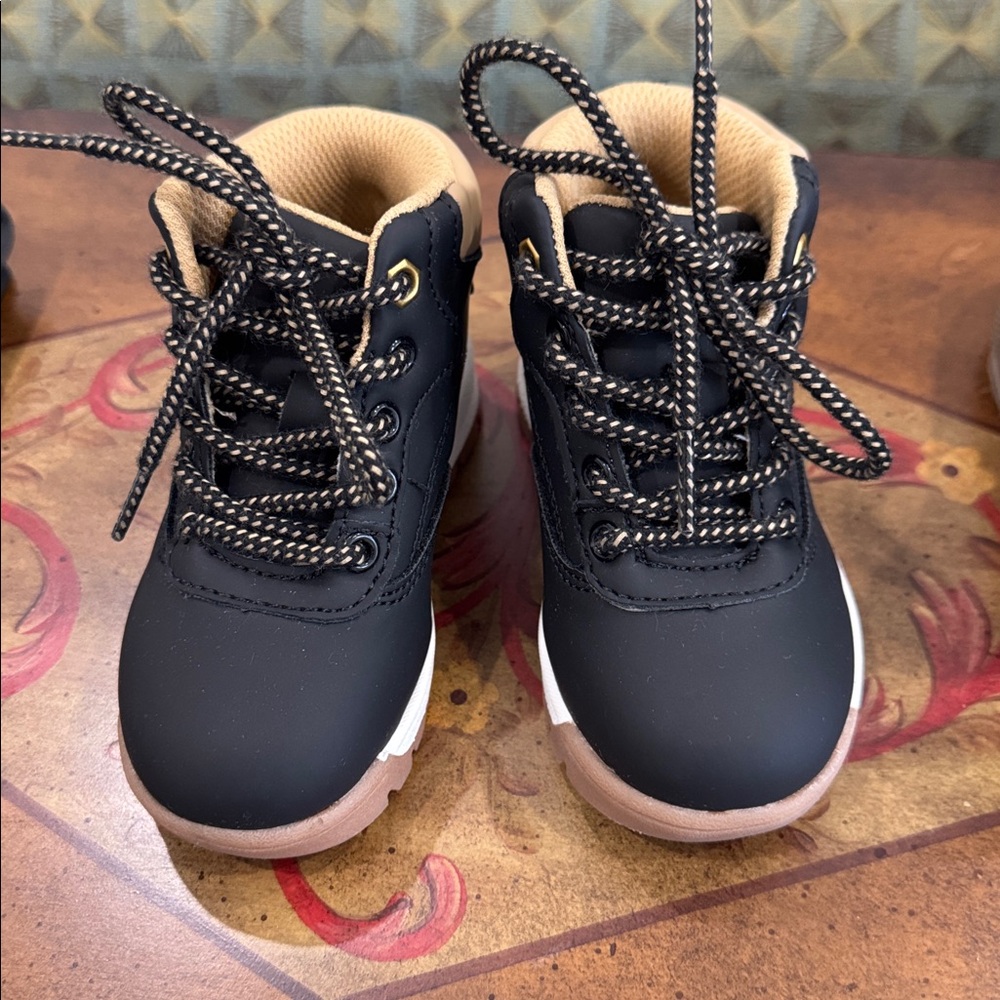 GAP Baby 5 Black and Tan Sneakers Toddler Baby 5 Never Used